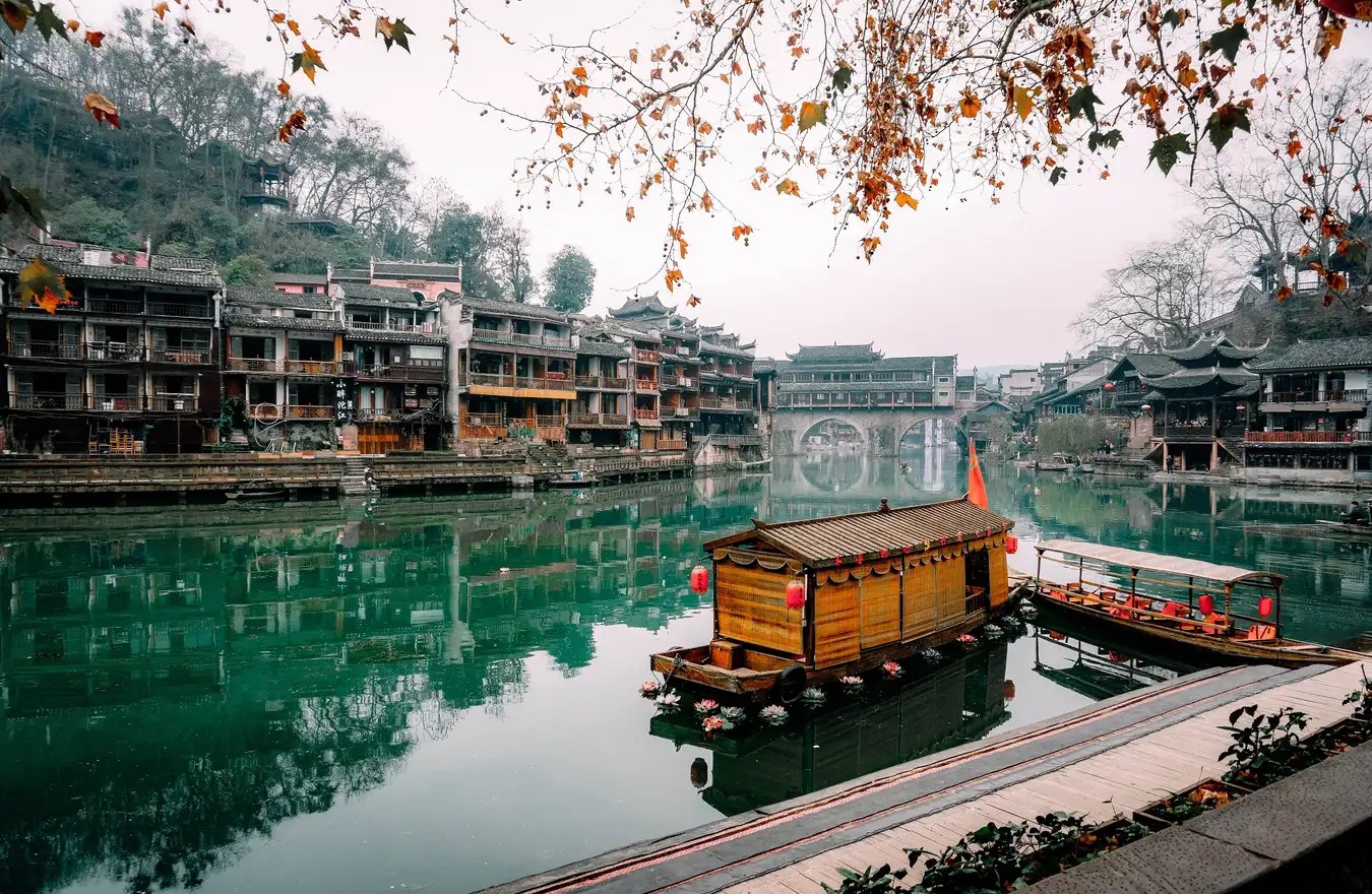 Du Lịch Hoàng Phương